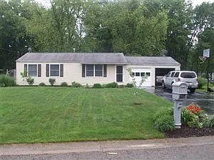 7918 Castle Rock Dr NE photo 1