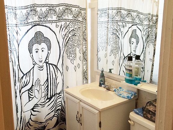 Nice bright bathroom