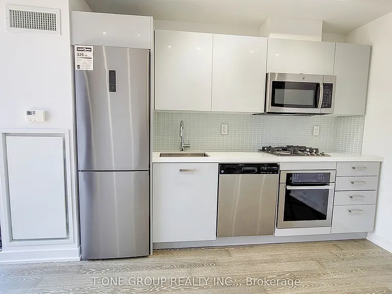 39 Brant St #704 — Photo 6