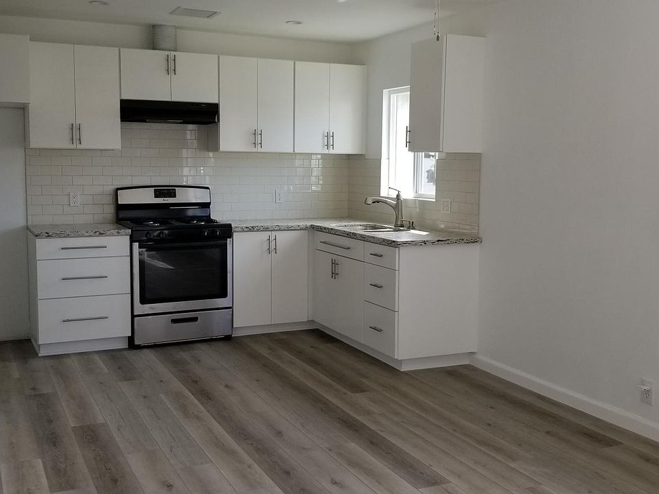 1st image of 543 S La Verne Ave