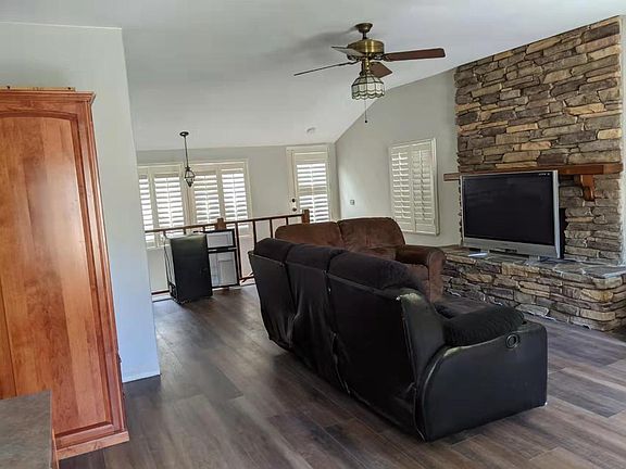 2nd image of 4962 Cresita Dr