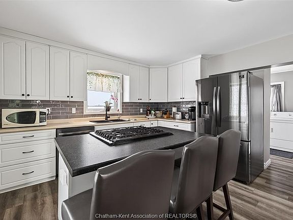 3rd image of 20385 Port Rd