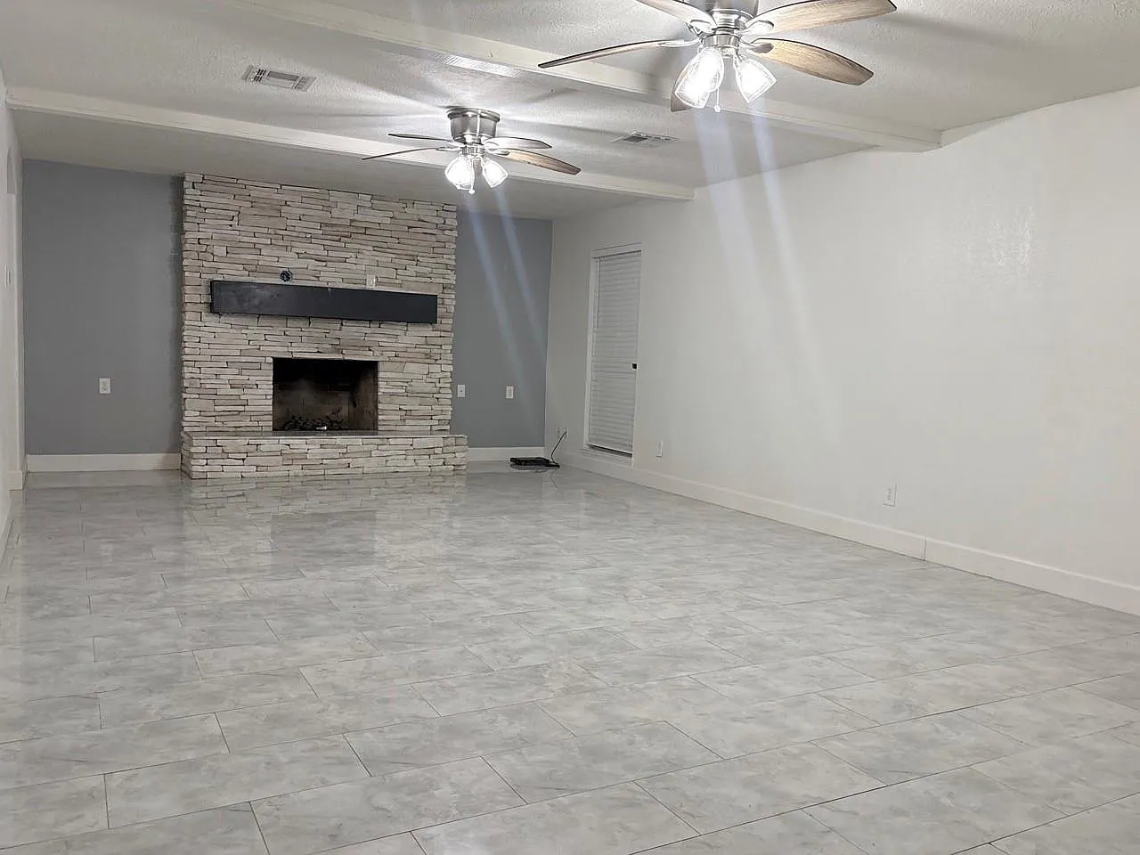 4 bed, 2.5 bath, 2729 sqft, $2,195 — Photo 3