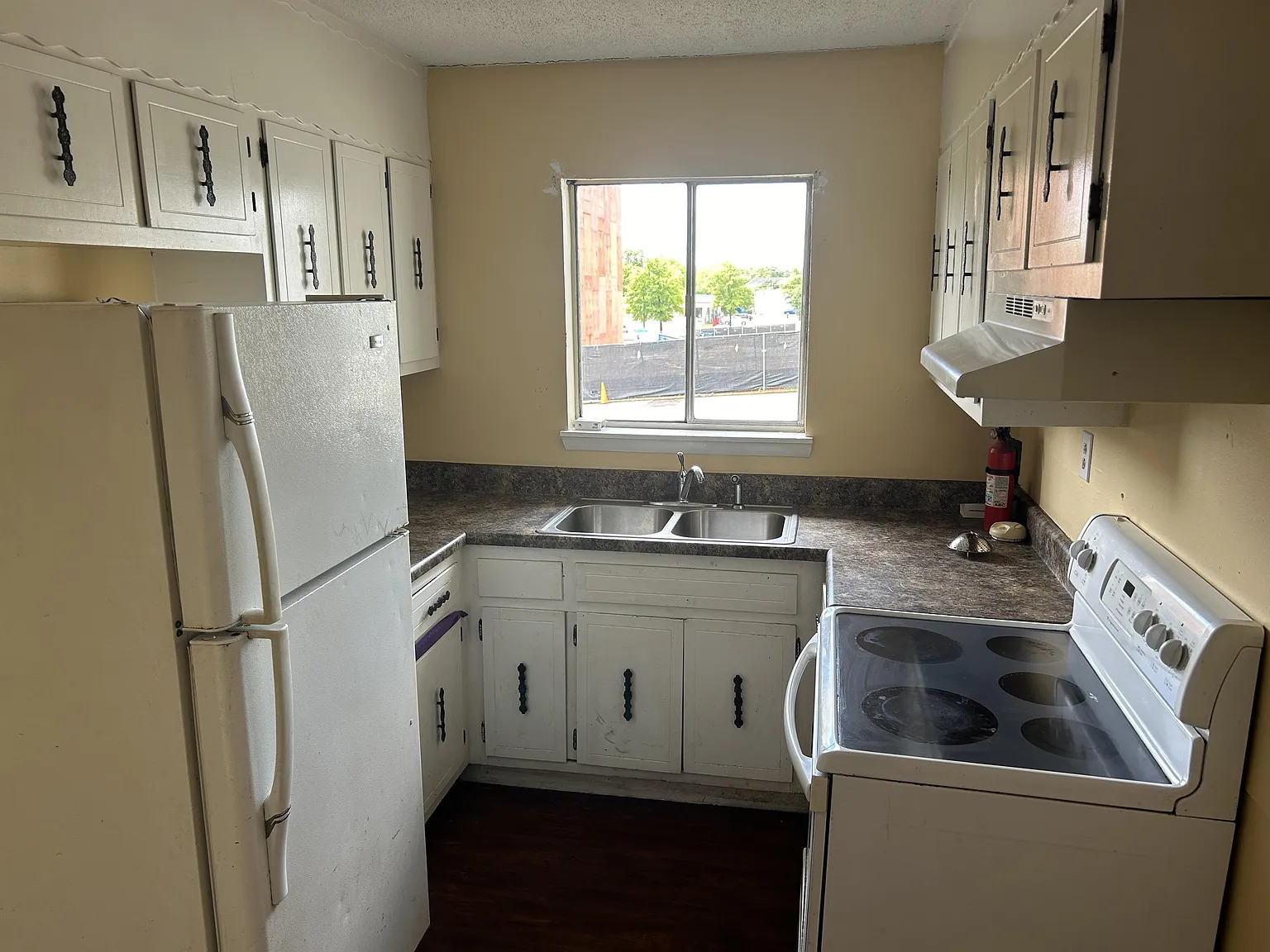 1003 Oak St — Photo 3