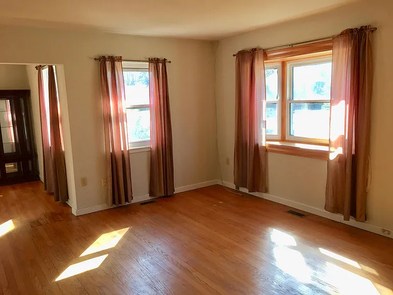 8801 Leonard Dr — Photo 3