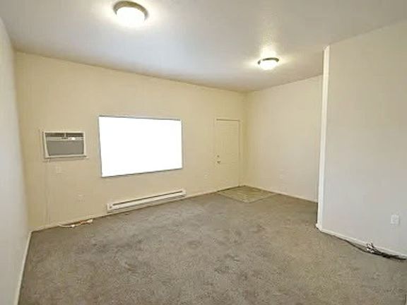2nd image of 904 E Chicago St APT 2