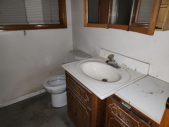 5th image of 3241 N Nagle Ave