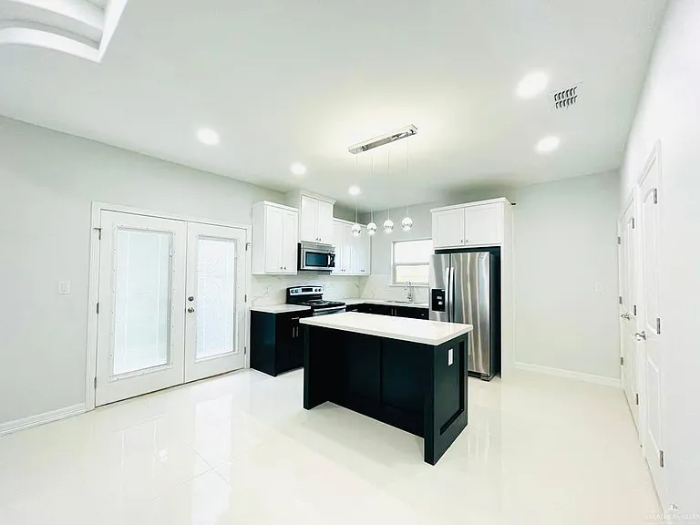 208 W Rutherford Ave #2 — Photo 7