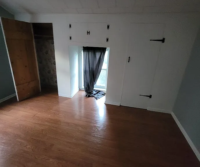 437 E Doty Ave — Photo 15