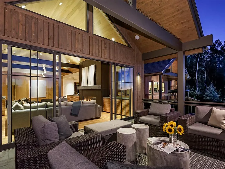 991 Moore Dr — Photo 10
