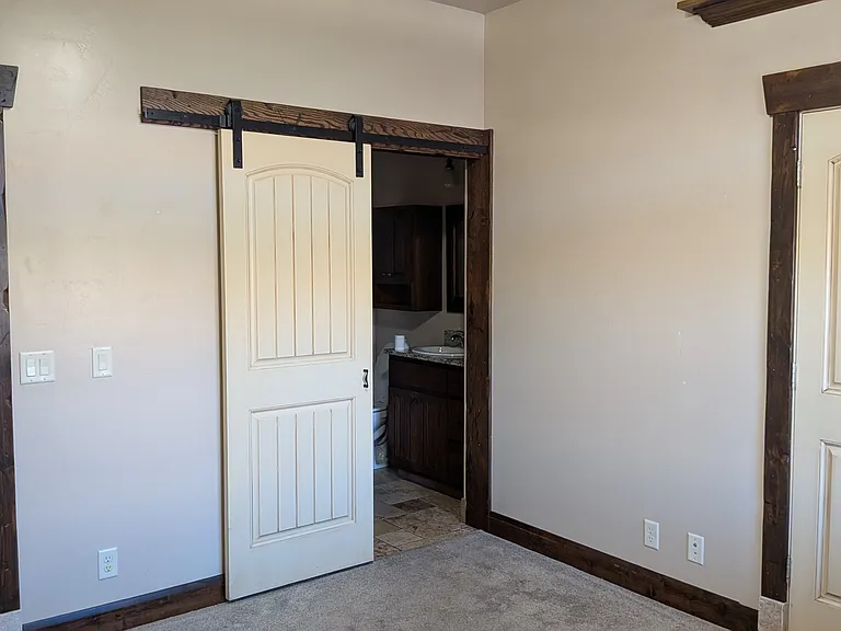 2990 E Riverside Dr — Photo 9