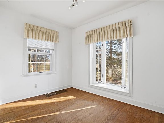 3rd image of 3104 Bethel Blvd