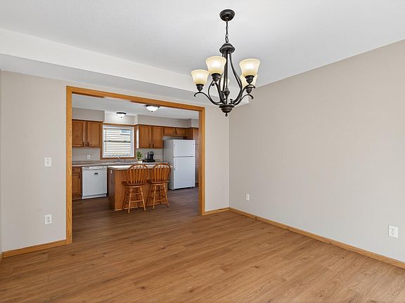 5th image of 1348 Sheridan Ave N