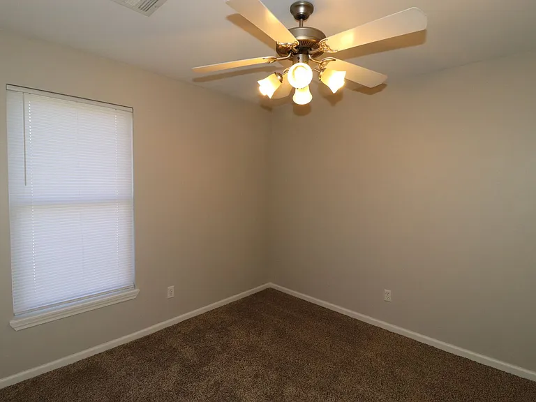 1304 N Jefferson St — Photo 10