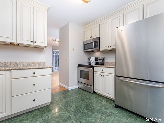 2nd image of 4 Fairmount Lane #4