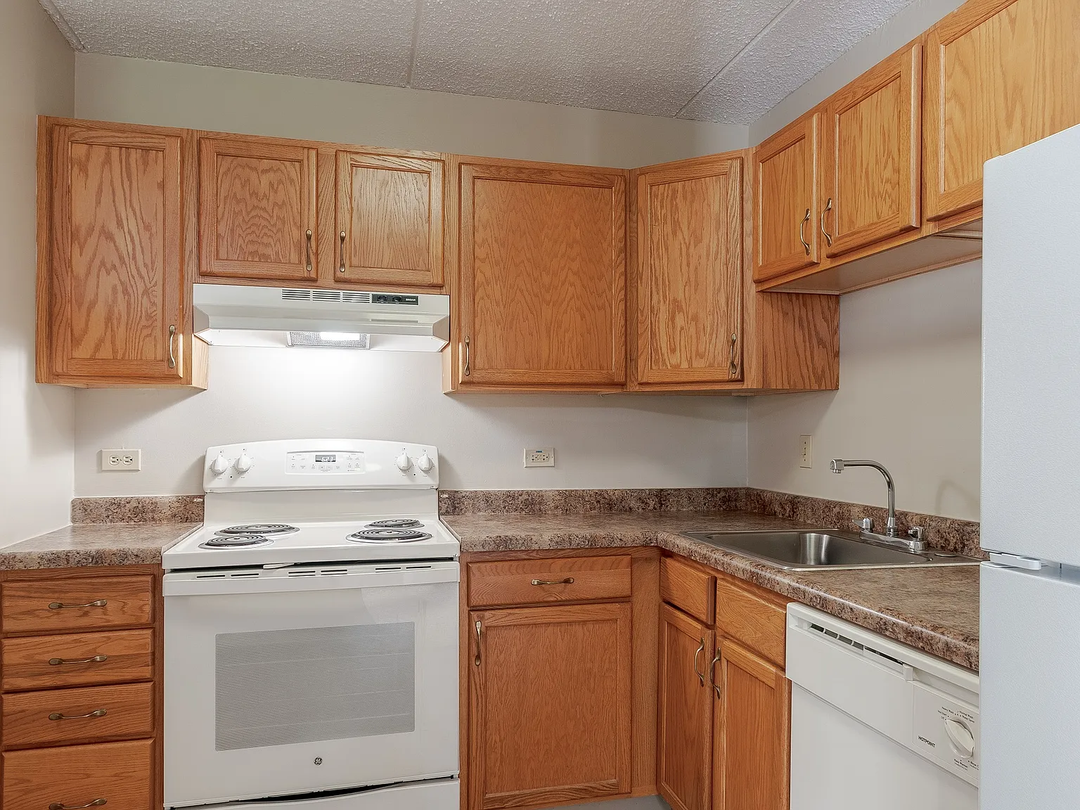 Maiden Bridge and Canongate Apartment Homes — Photo 3