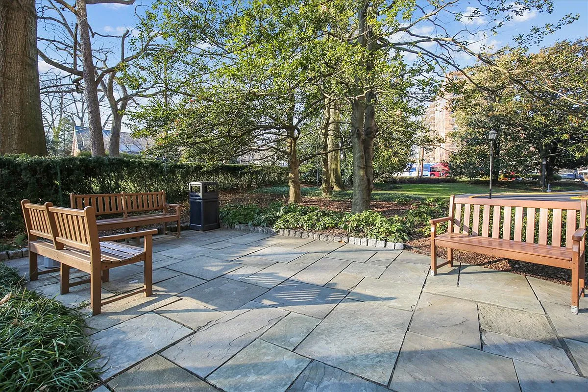 2 bed, 935 sqft, $2,500 — Photo 3