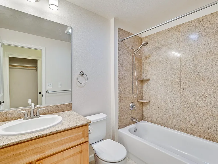 Encinal Place Apartments — Photo 32