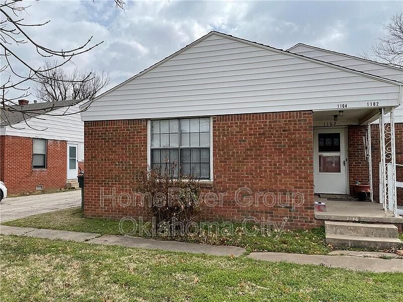 1st image of 1104 E Arkansas St