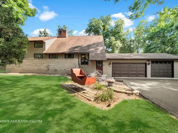 27W703 Robin Ln, Northwoods, IL 60185