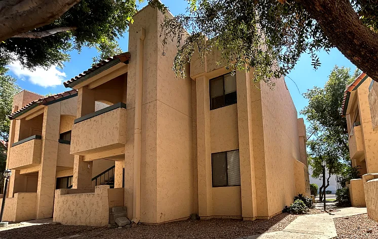 Laurel Lane — Photo 10