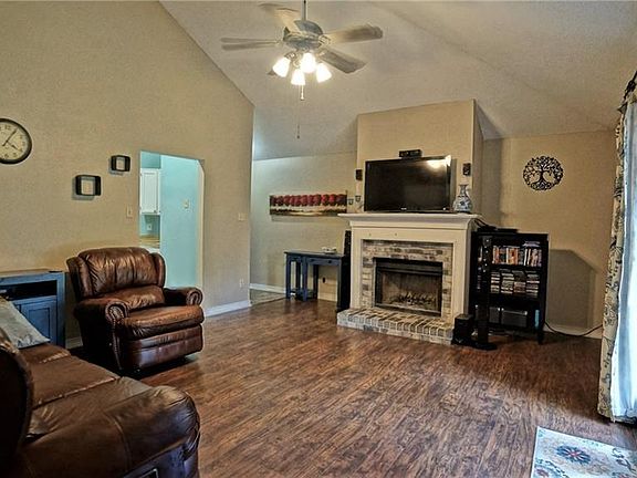 2nd image of 5524 Shady Springs Trl