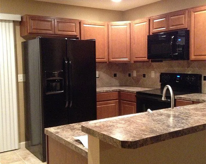 1718 N Woodlawn Blvd — Photo 2