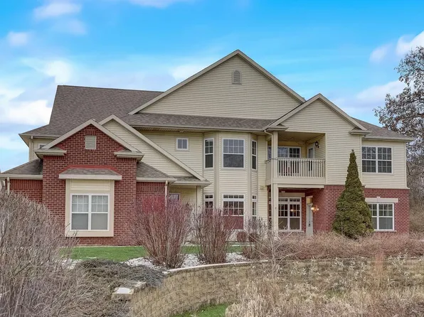 586 Grandview COURT #D, Pewaukee, WI 53072