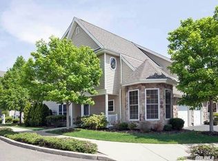 101 Joseph Ln, Dix Hills, NY 11746