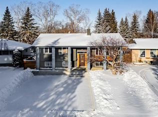 660 E Oakwood Pl SW, Calgary, AB T2V0K5