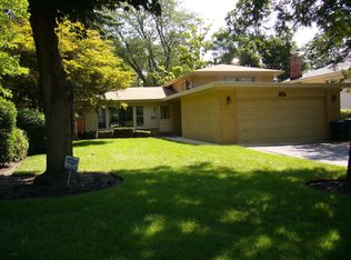 1247 Oxford Rd, Deerfield, IL 60015