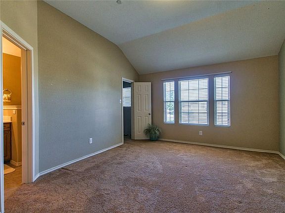 3rd image of 9827 Wake Bridge Dr