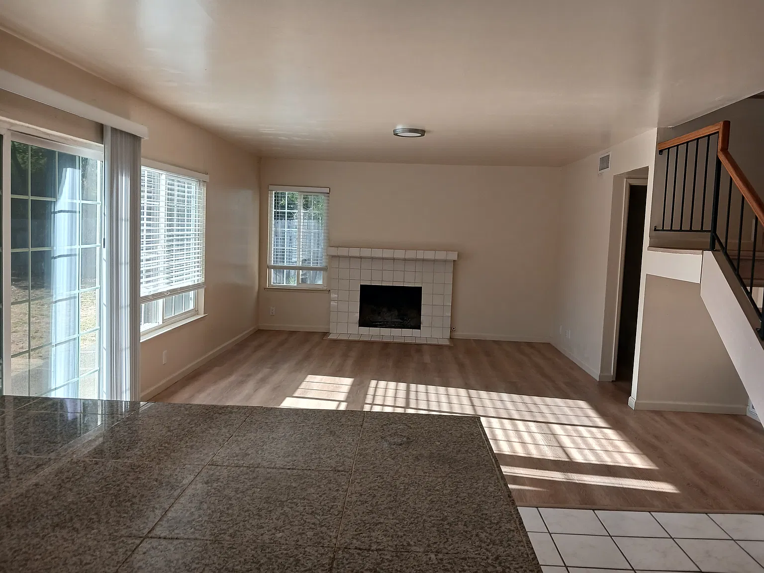 4 bed, 2.5 bath, 2165 sqft, $3,200 — Photo 3