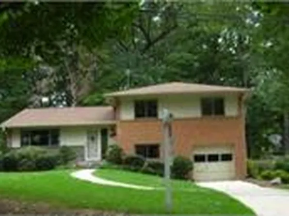 9820 Inglemere Dr, Bethesda, MD 20817