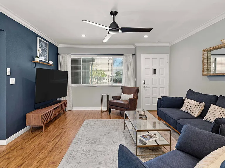 2411 Prospect Ave #109 — Photo 3