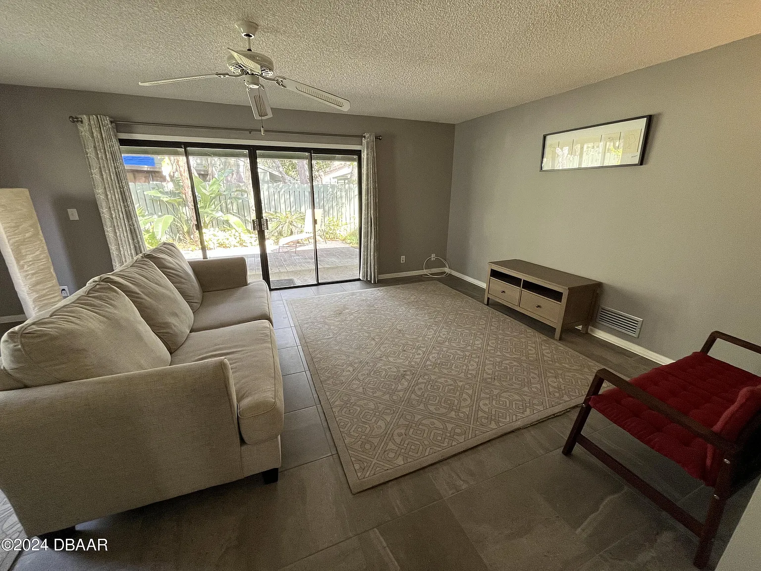 3 bed, 2.0 bath, 1555 sqft, $2,000 — Photo 4
