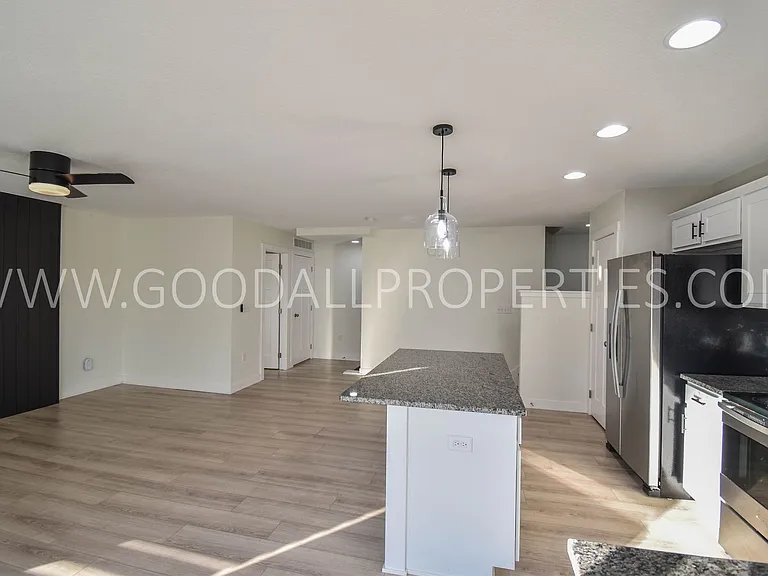 2726 NW Kate Shelley Ln — Photo 5