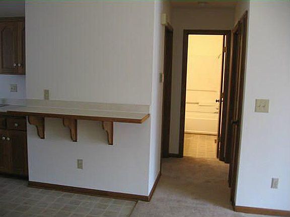 2nd image of 4807 Woodward St