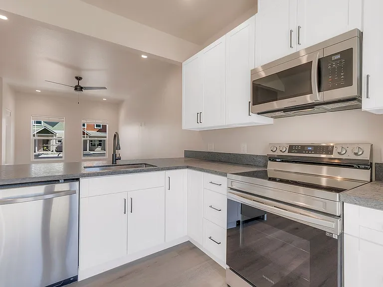 2501 Floral Ave — Photo 6