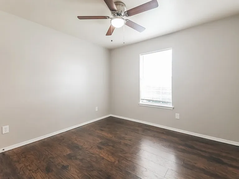 1611 Cedar Bluff Ln — Photo 13
