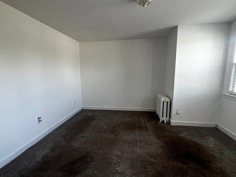 248 E Queen Ln — Photo 17