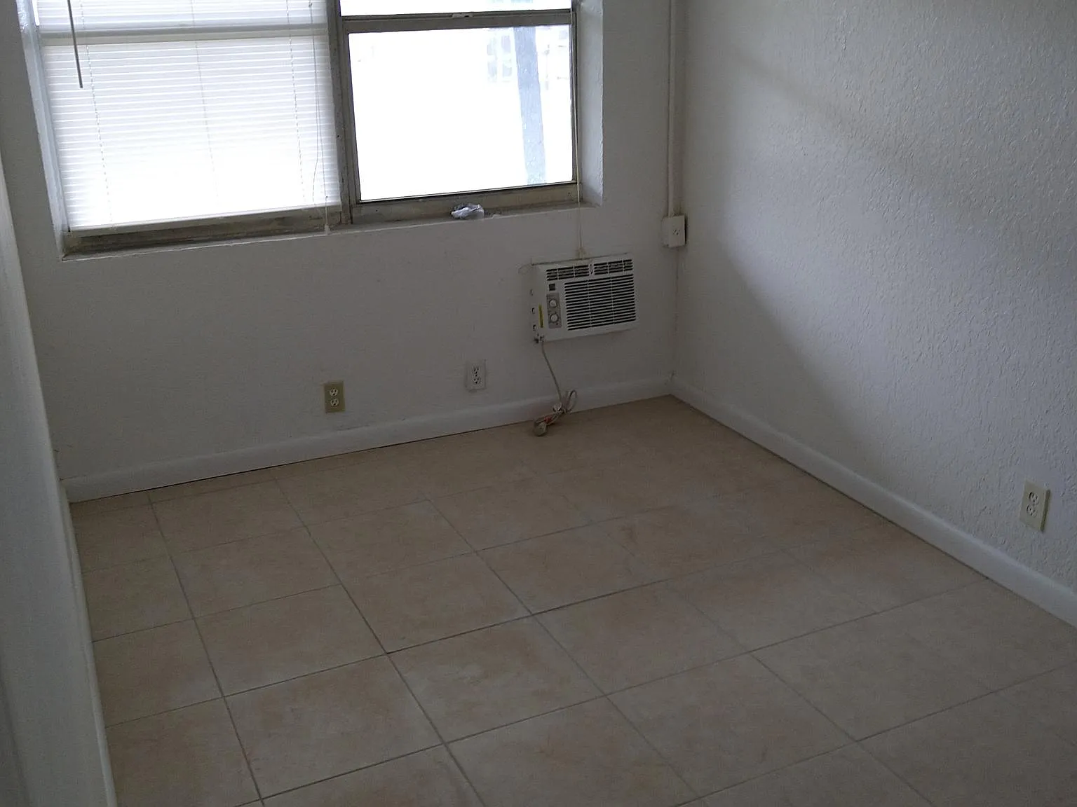 713 NW 4th Ave — Photo 4