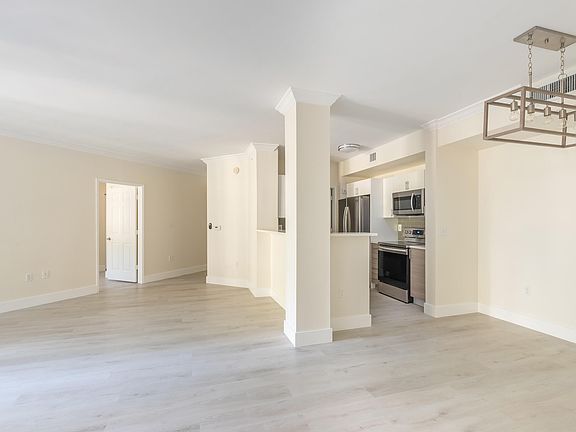 4th image of 630 S Sapodilla Ave APT 206