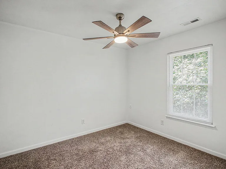 4327 Lacy Cove Ln — Photo 16