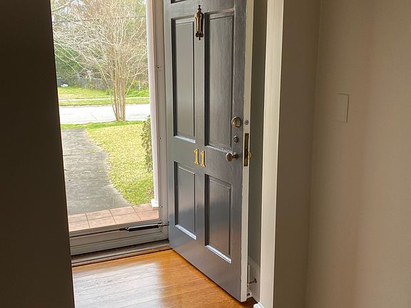4th image of 11 Colonial Dr