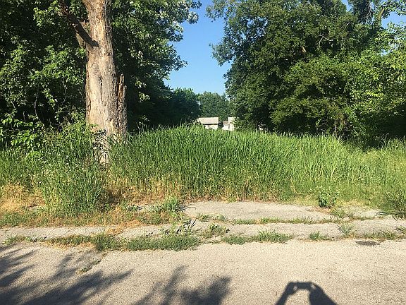 3rd image of 215 N 46th West Ave