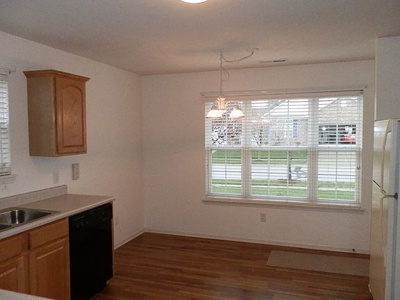 4th image of 1112 Lincoln Park East Dr