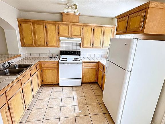 3rd image of 2716 Presidio Dr APT 1