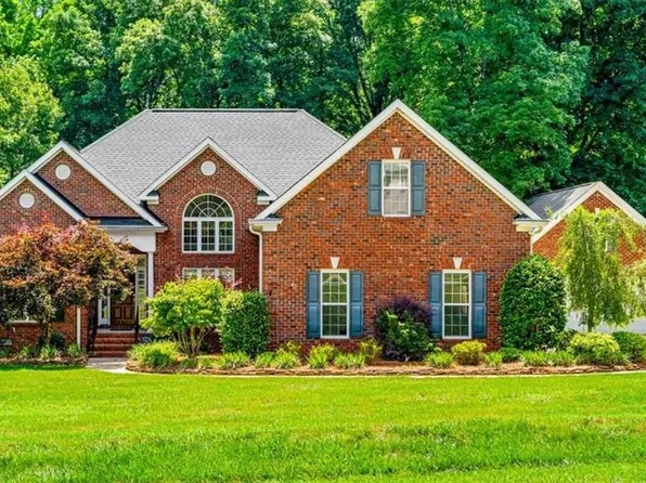 583 Carson Ridge Dr, Oak Ridge, NC 27310