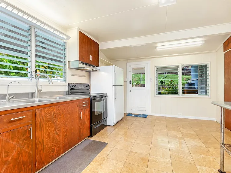 2559 Peter St — Photo 16